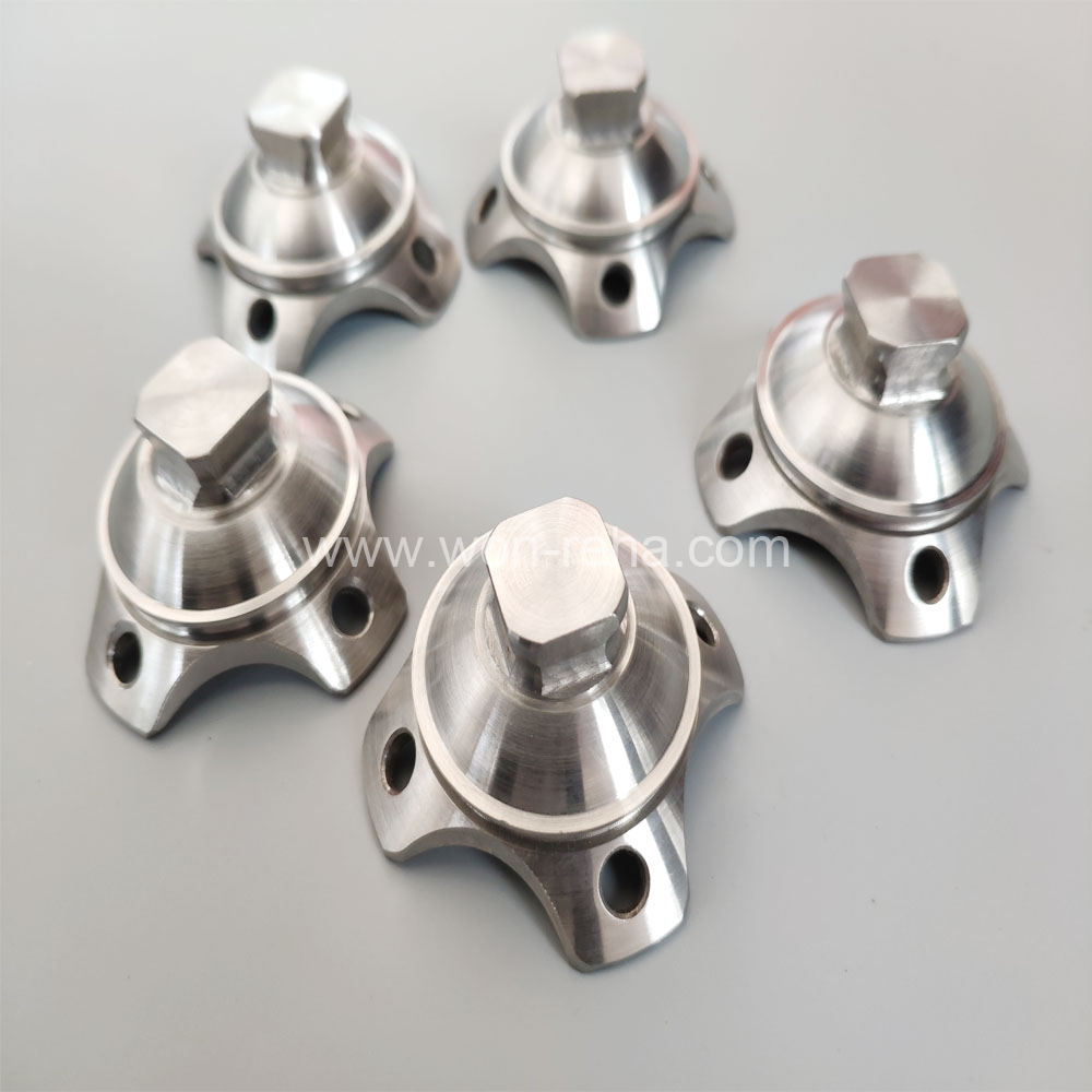 4-Prong Male Pyramid Socket Adapter